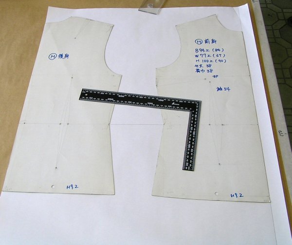画像2: 60番61巾50ｍ普通厚の型紙・パターン用紙ロール巻